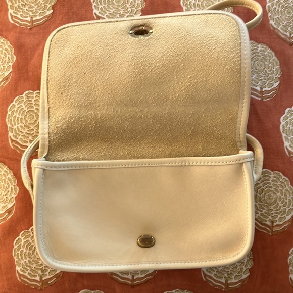 Vintage Coach NYC Dinky Crossbody bag in Bone White - Picture 7 of 9